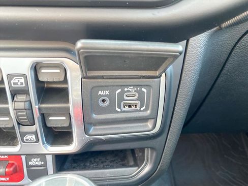 Used 2022 Jeep Gladiator Mojave w/ LED Lighting Group AWD/4WD image 14