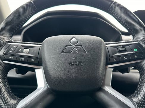 Used 2024 Mitsubishi Outlander SE image 26