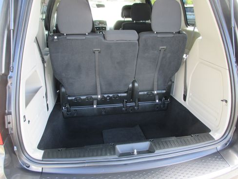 Used 2017 Dodge Grand Caravan SE w/ Power Window Group FWD image 9