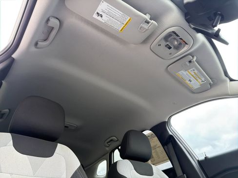 Used 2024 Chevrolet Trax LS w/ LS Convenience Package FWD image 17