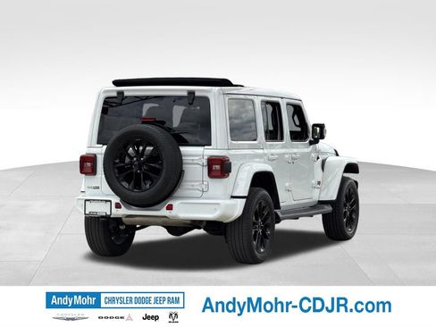 Used 2022 Jeep Wrangler Unlimited Sahara AWD/4WD image 7
