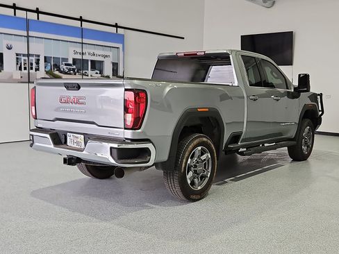 Used 2025 GMC Sierra 2500 SLE image 3