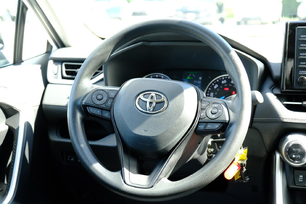 Used 2021 Toyota RAV4 LE AWD/4WD image 19