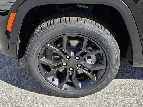 New 2025 Jeep Grand Cherokee L Limited w/ Trailer Tow Package AWD/4WD image 11