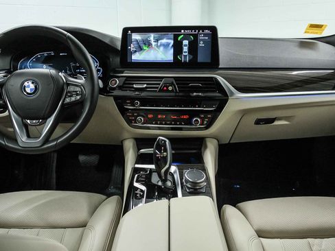 Certified 2023 BMW 530e w/ Premium Package image 13