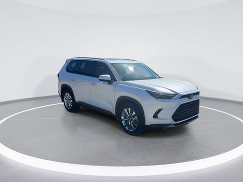 Used 2024 Toyota Grand Highlander AWD image 1
