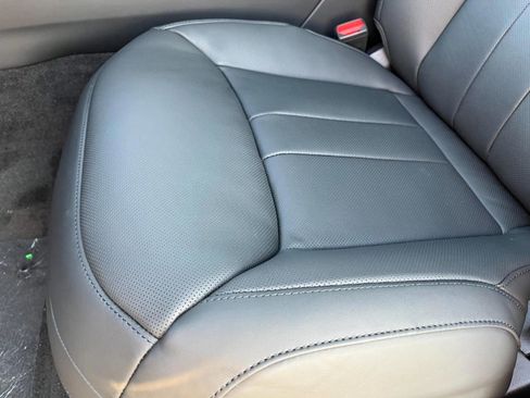 Used 2025 Land Rover Range Rover Sport SE image 28