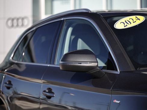 Used 2024 Audi Q5 2.0T Premium Plus image 3