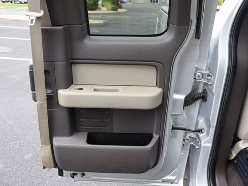 Used 2010 Ford F150 XLT image 26