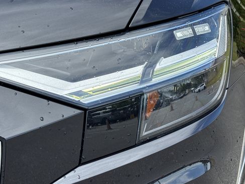 Used 2019 Audi Q8 Premium Plus AWD/4WD image 6