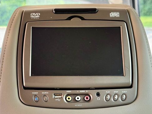 Used 2011 Lincoln Navigator 2WD w/ Monochrome Appearance Pkg image 19