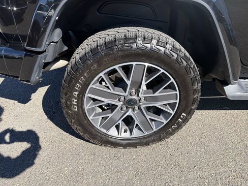 Used 2024 Jeep Wrangler High Altitude AWD/4WD image 32