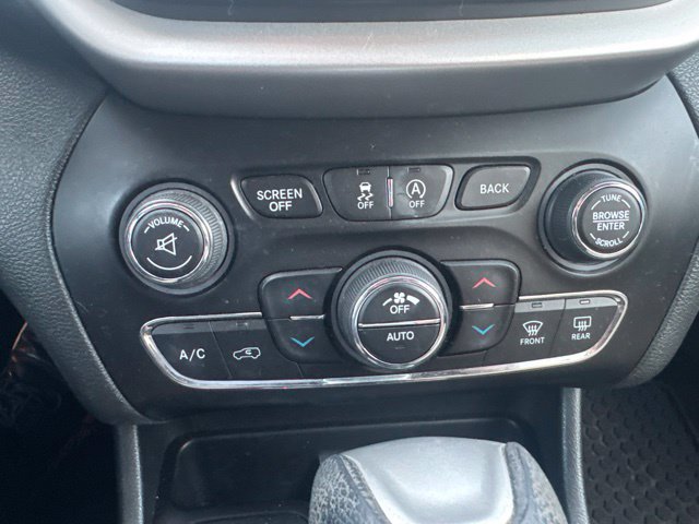 Used 2015 Jeep Cherokee Latitude w/ Comfort/Convenience Group AWD/4WD image 15