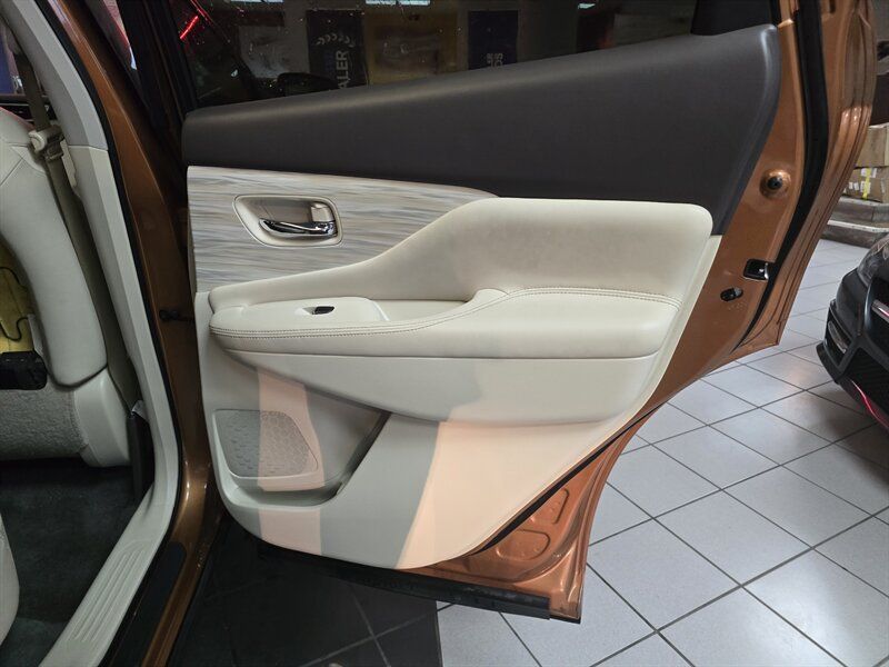Used 2017 Nissan Murano SV AWD/4WD image 13