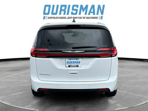 New 2025 Chrysler Pacifica Select image 5