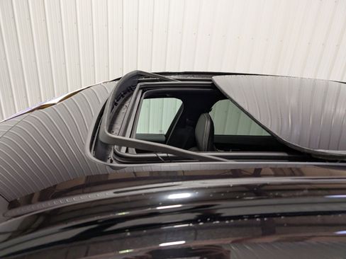 Used 2022 Volvo XC60 T8 R-Design w/ Advanced Package image 8