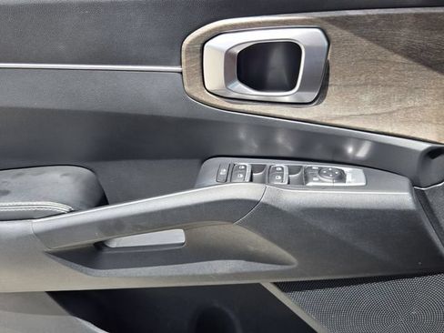 Used 2022 Kia Sorento EX w/ Panoramic Sunroof Package FWD image 27