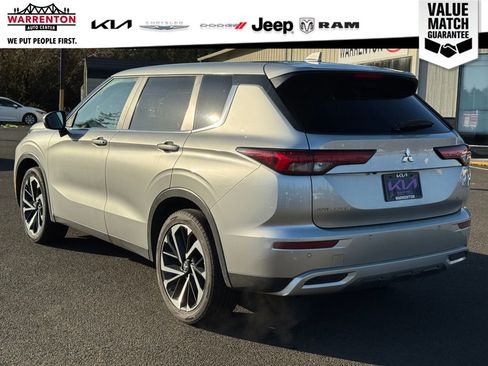 Used 2024 Mitsubishi Outlander SE image 4