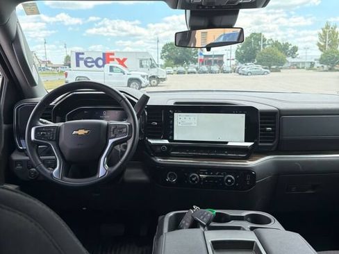 Used 2024 Chevrolet Silverado 1500 LT AWD/4WD image 8