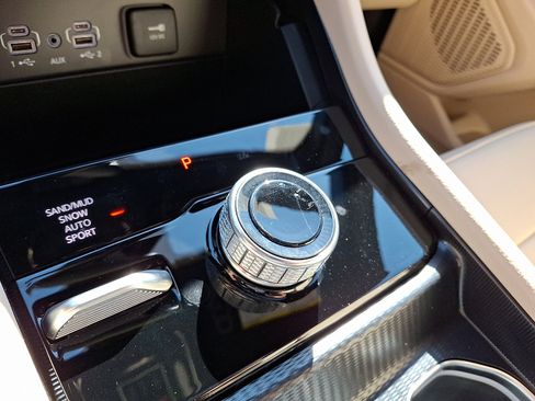 New 2025 Jeep Grand Cherokee Limited w/ Trailer Tow Package image 10