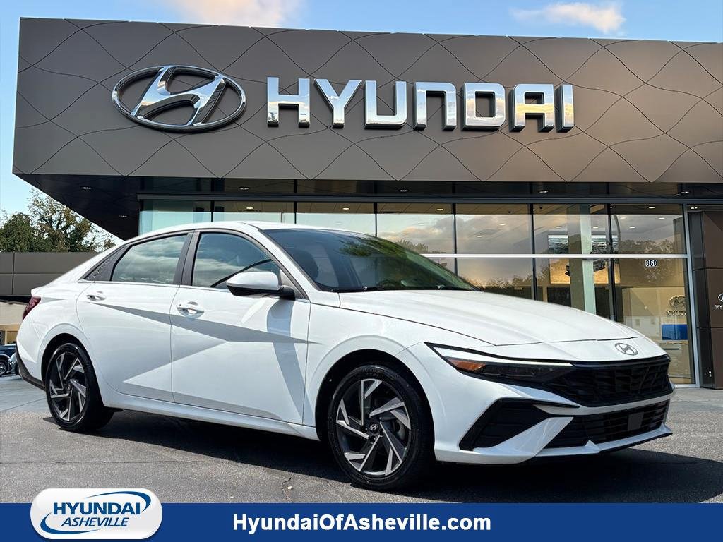 Certified 2025 Hyundai Elantra SEL FWD image 1