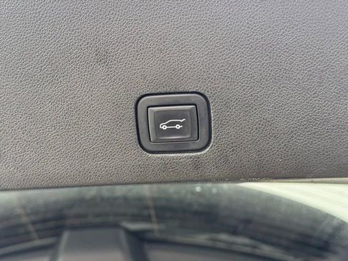 Used 2021 Cadillac XT6 Premium Luxury image 34