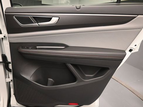 Used 2025 Volkswagen Atlas Peak Edition SE image 28