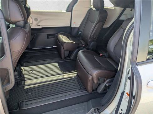 Used 2021 Toyota Sienna Platinum FWD image 17