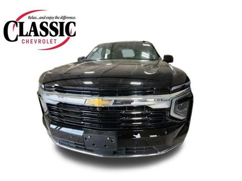 Used 2025 Chevrolet Suburban LS image 3