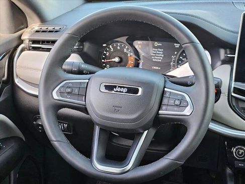 Used 2025 Jeep Compass Limited image 11