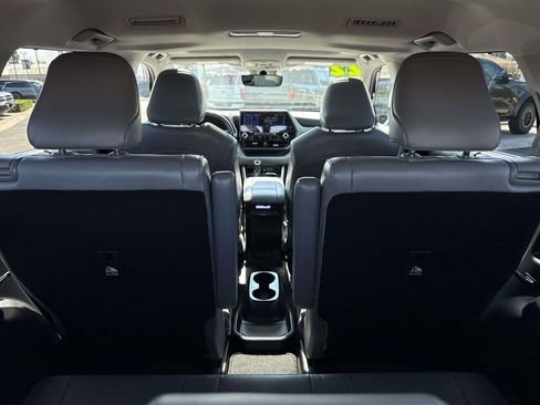 Used 2022 Toyota Highlander Limited image 10