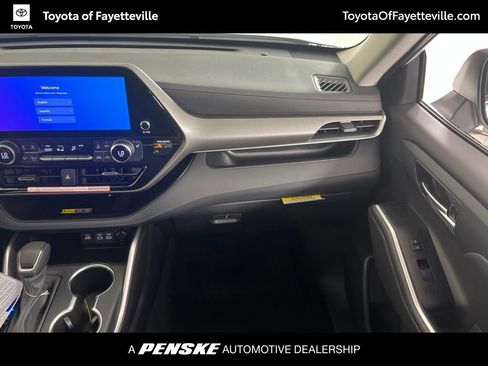 Used 2026 Toyota Highlander XLE AWD/4WD image 17
