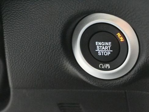 New 2026 Chrysler Voyager LX image 18