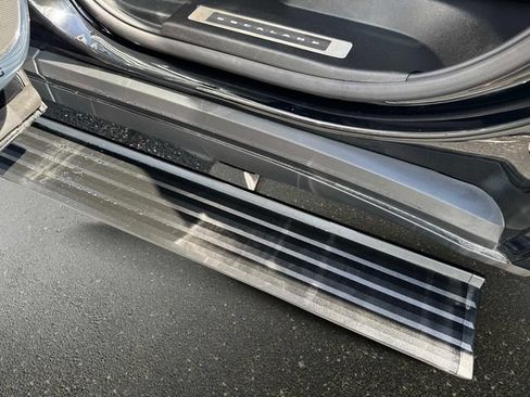Certified 2025 Cadillac Escalade Premium Luxury Platinum AWD/4WD image 19