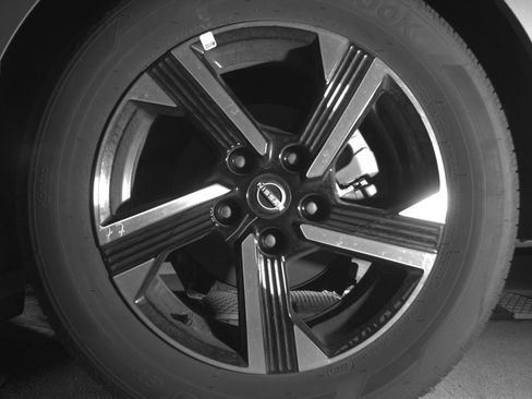 Used 2025 Nissan Sentra SV FWD image 14