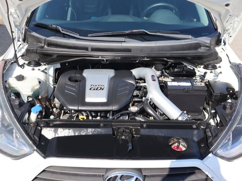 Used 2013 Hyundai Veloster Turbo image 29