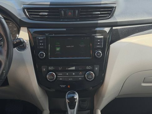 Used 2022 Nissan Rogue Sport SL w/ Premium Package FWD image 17