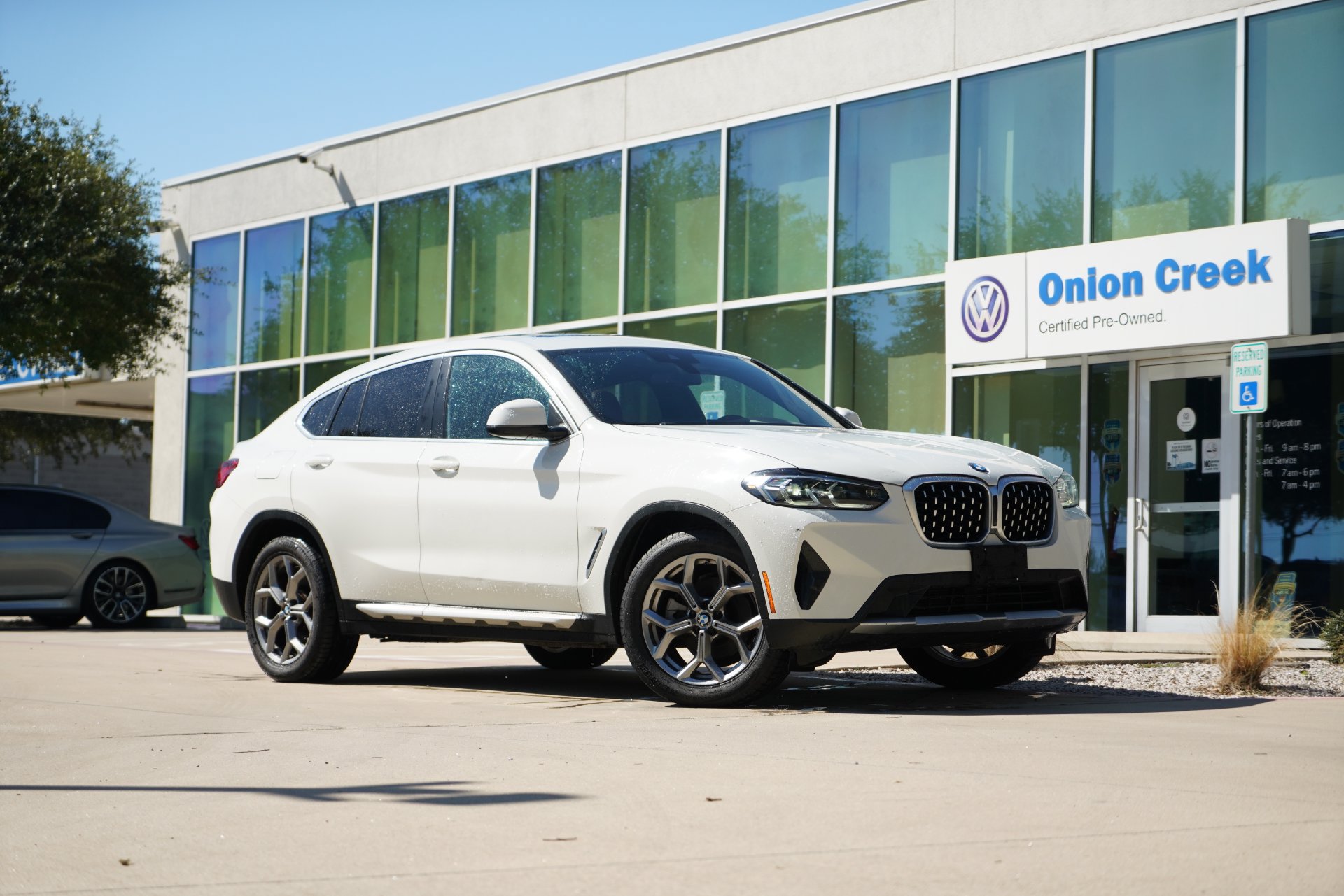Used 2023 BMW X4 xDrive30i w/ Convenience Package AWD/4WD image 1