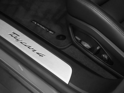 New 2025 Porsche Taycan image 27