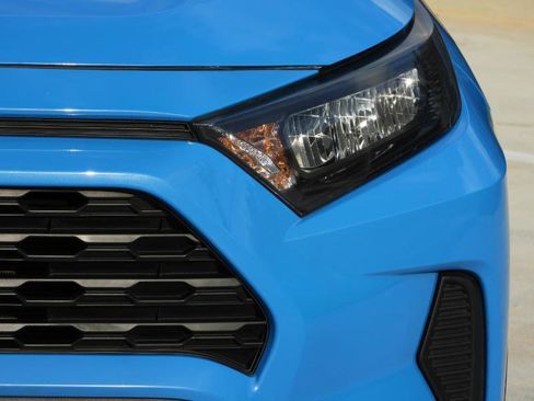 Used 2021 Toyota RAV4 LE image 29