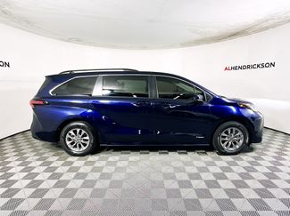 Used 2021 Toyota Sienna LE video 2