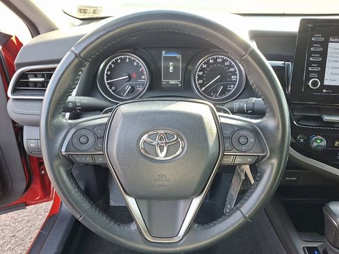 Used 2022 Toyota Camry SE image 19
