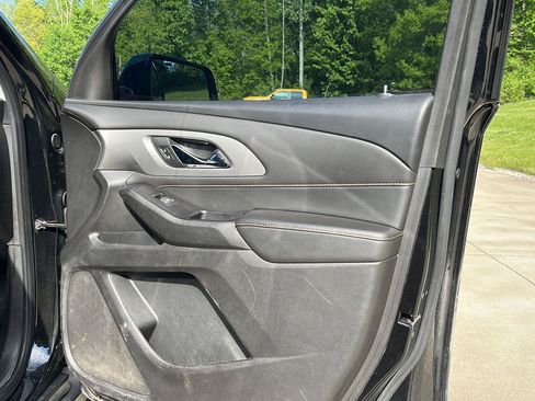 Used 2020 Chevrolet Traverse LT w/ Driver Confidence II Package AWD/4WD image 29