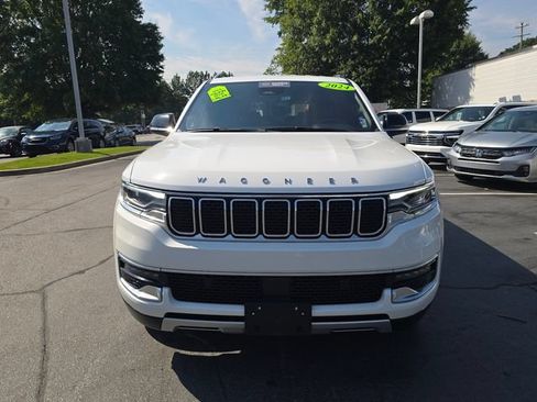 Used 2024 Jeep Wagoneer L Series II w/ Flexible Seating Group RWD image 8