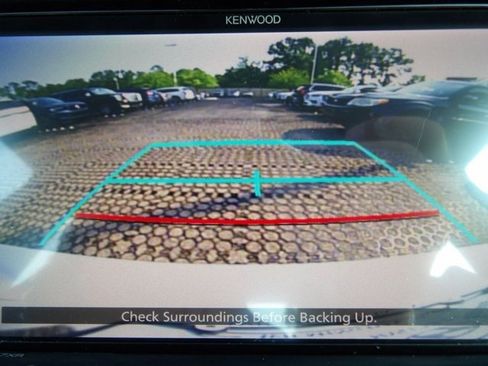 Used 2019 Toyota Prius XLE AWD/4WD image 18
