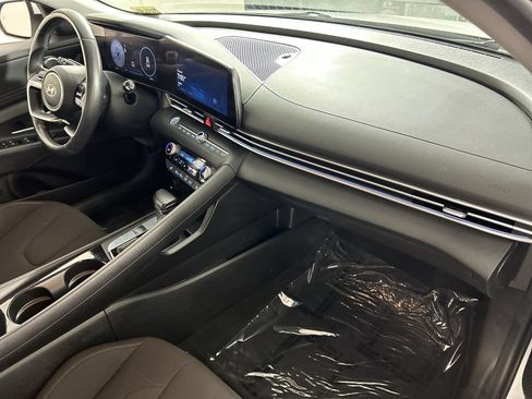 Used 2025 Hyundai Elantra SEL FWD image 28