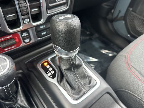 Used 2025 Jeep Wrangler Unlimited Rubicon image 15