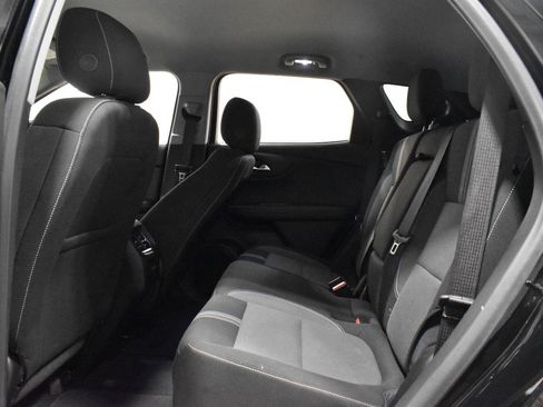 Used 2025 Chevrolet Blazer LT FWD image 4