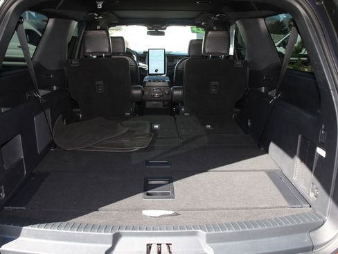 Certified 2022 Ford Expedition Max Platinum image 24