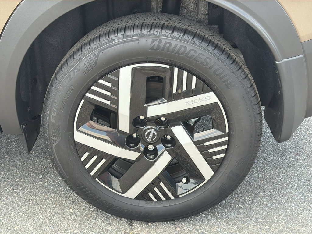 Used 2026 Nissan Kicks SV FWD image 31